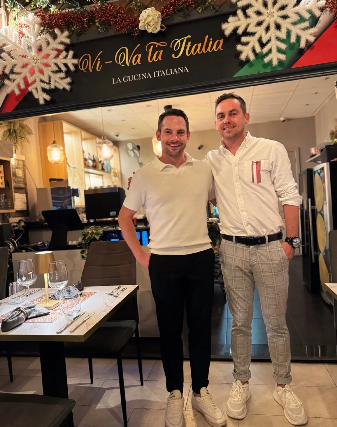 Michael & Louis vor ihrem Restaurant im Yumbo Center